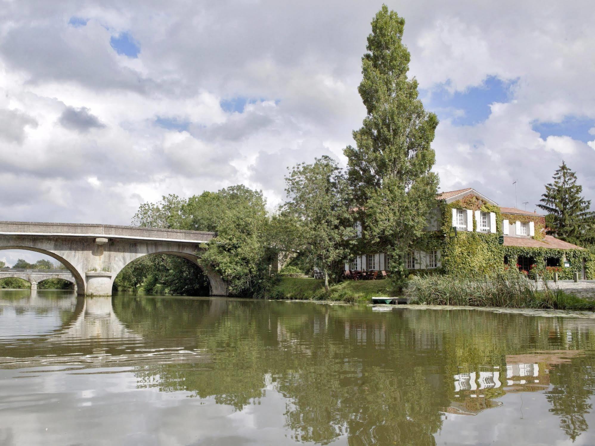 Logis Auberge De La Riviere Les Velluire-sur-Vendee Eksteriør bilde